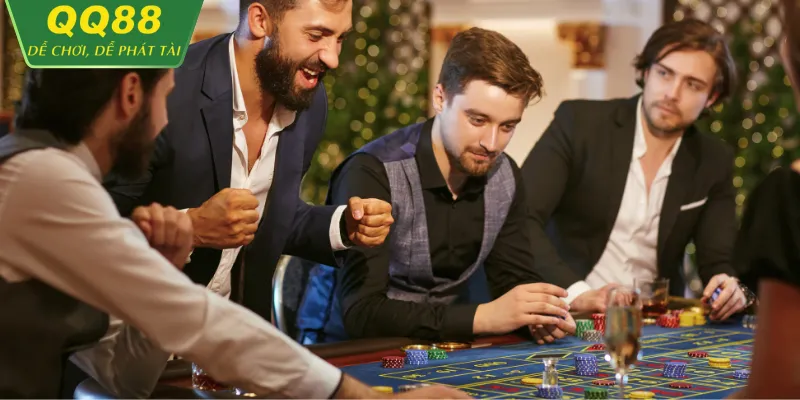 Người chơi phân tích bàn cược live casino QQ88